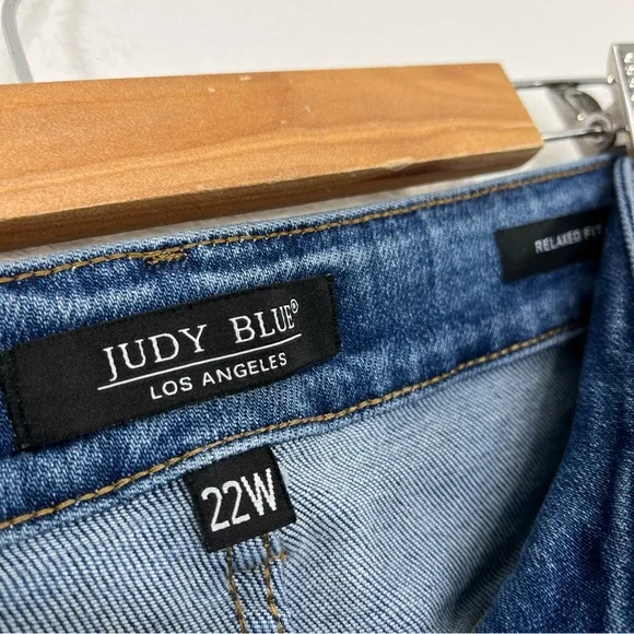 Judy Blue High Rise Relaxed Fit Sunflower Embroidered‎ size 22W - Picture 4 of 10